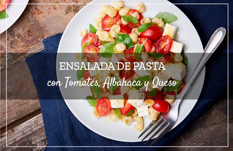 Ensalada de Pasta con Tomates, Albahaca y Queso